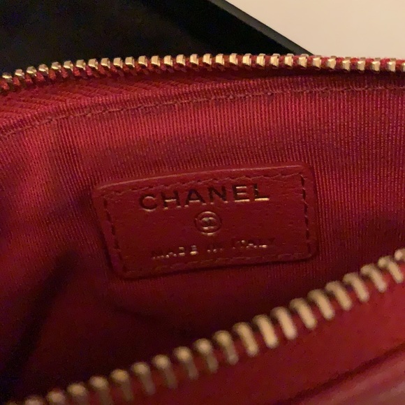 Chanel O pouch. Caviar red. Comes with box and proof of authenticity. - Picture 9 of 13
